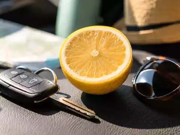 Sentir du citron contre le mal des transports: vraie bonne idée ou remède de grand-mère?