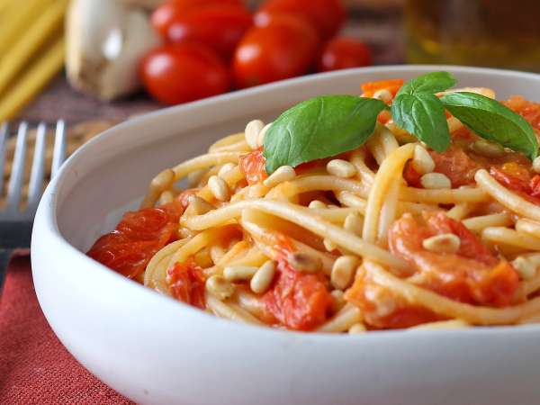 Des tomates cerises dans le frigo et aucune idée? Voici 24 recettes pour les utiliser sans attendre!