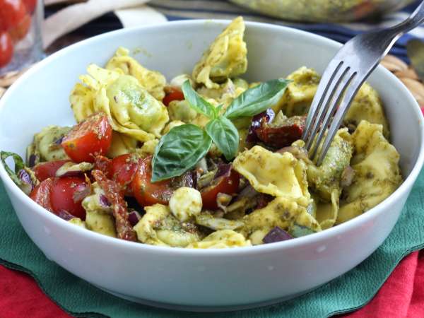 Salade de tortellini : la recette fraîche et facile qui change des pâtes froides classiques