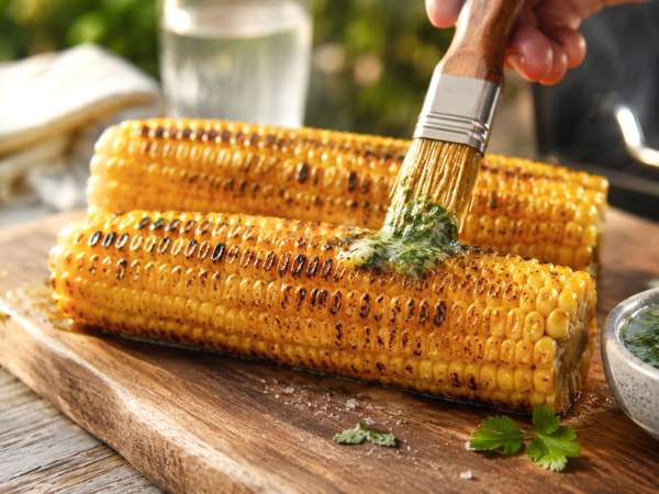 Épis de maïs au barbecue : l’astuce à connaître pour éviter qu’ils soient secs, durs ou brûlés
