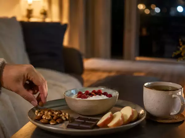 Grignotage du soir : les bons réflexes pour se faire plaisir sans gâcher sa nuit