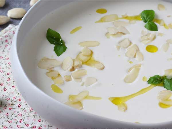 Ajoblanco maison, les astuces simples pour réussir une soupe froide onctueuse et bien équilibrée