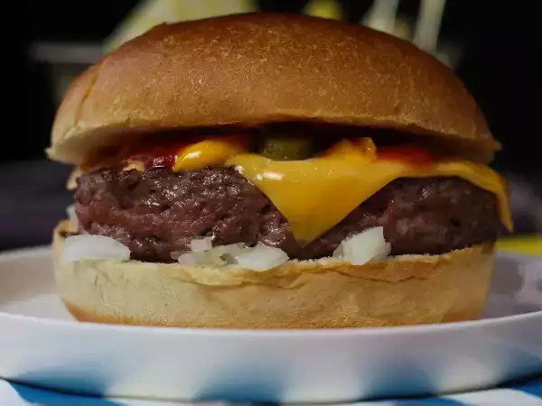 Aujourd’hui, c’est la journée de la malbouffe : 9 recettes de fast-food encore meilleures faites maison !