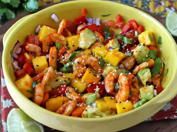 Salade crevettes-mangue: la recette fraîche, colorée et ultra-simple !