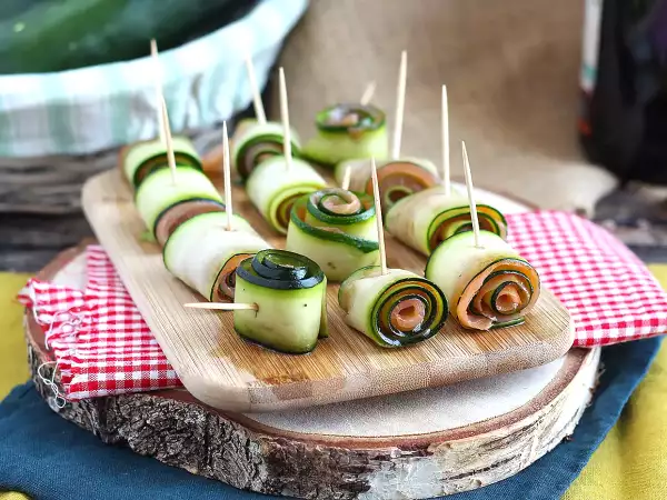 Trop de courgettes ? Cette recette roulée se mange froide et change vraiment du gratin