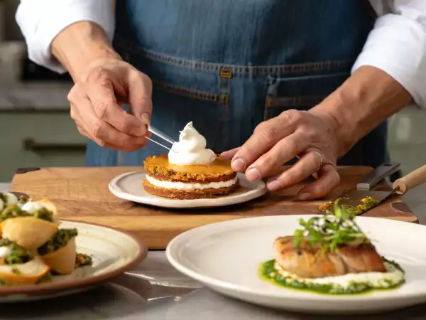 Menu du jour, 14 août : feuilletés pesto mozzarella, cabillaud rôti et gâteau nature moelleux