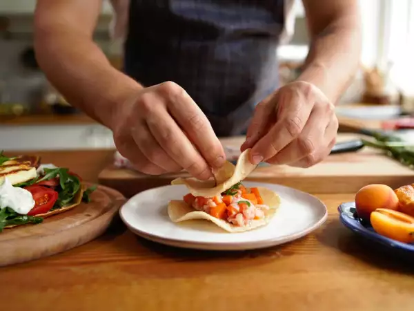 Menu du jour, 20 août : tacos asiatiques, gyros au halloumi et clafoutis aux abricots