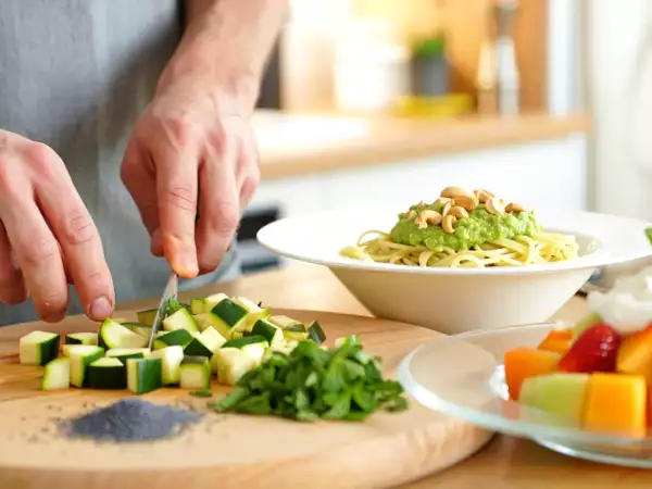 Menu végétarien, 28 août : fraîcheur estivale avec des courgettes, des spaghetti et un dessert fruité