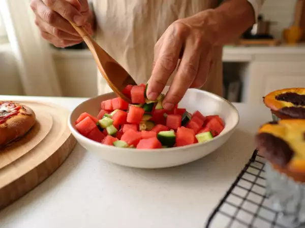 Menu végétarien, 25 août : fraîcheur estivale avec salade, pizza et muffins marbrés