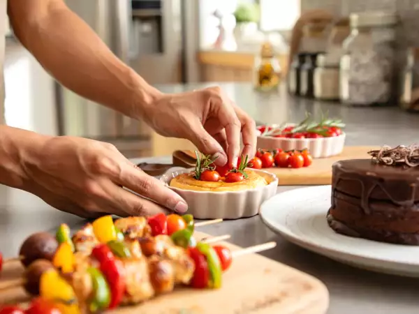 Menu sans gluten, 30 août : un flan coloré, des brochettes estivales et une marquise chocolatée