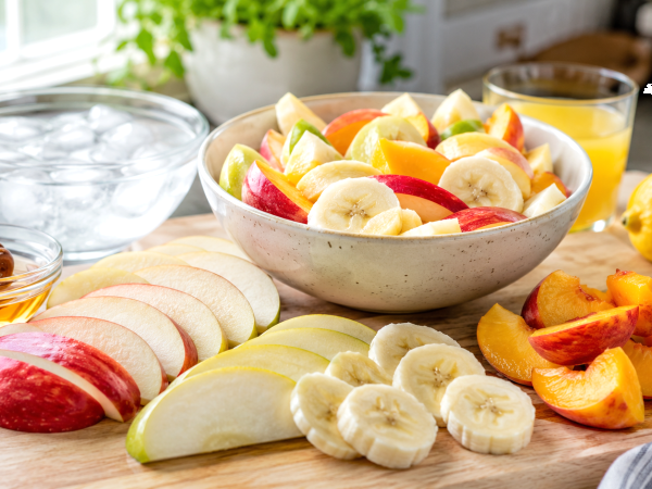 Les fruits coupés noircissent tout de suite ? Découvrez des astuces pratiques, autres que le citron, pour les conserver frais