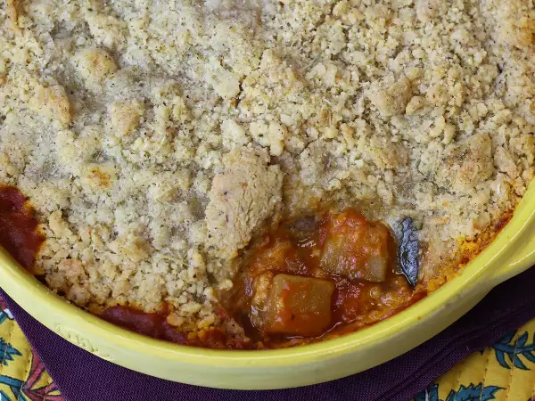 Ce crumble de ratatouille se prépare à l’avance et se mange aussi bien chaud que froid !