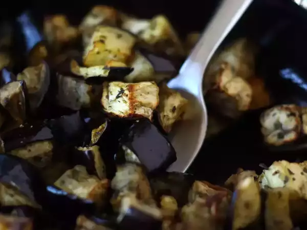 Aubergines qui absorbent l’huile : l’erreur à éviter avant la cuisson
