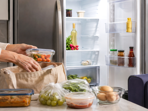 Mode vacances du frigo : quels aliments retirer avant de partir ?