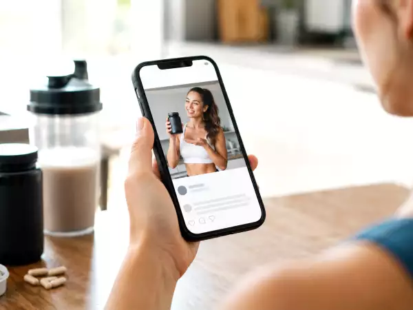 Compléments alimentaires sur les réseaux sociaux : ce qu’il faut vérifier avant de se fier à une publicité...