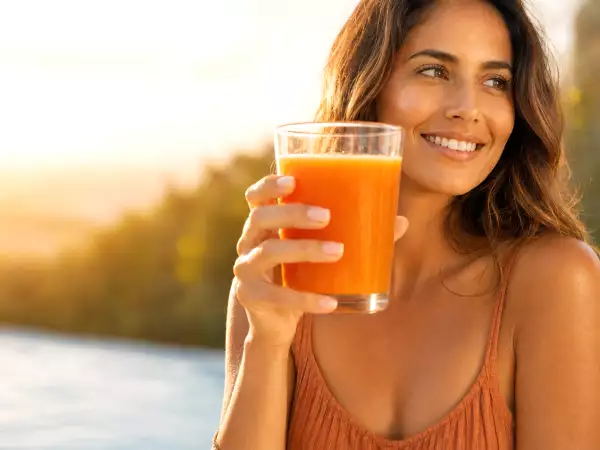 Le jus qui accompagne le bronzage (sans remplacer la crème solaire!)