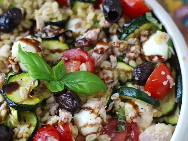 Salades complètes : 28 recettes faciles pour un repas rassasiant !