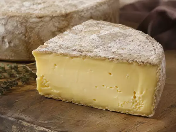 Deux lots de Saint-Nectaire fermier vendus dans plusieurs grandes enseignes sont rappelés
