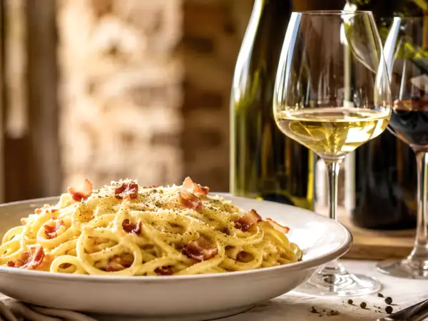 Vous servez une carbonara ? Le vin à éviter pour ne pas alourdir l’assiette