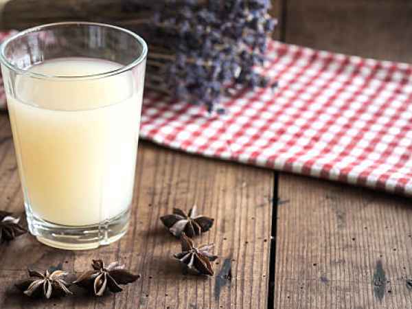 Pourquoi le pastis change de couleur lorsqu’on le mélange à l’eau ?