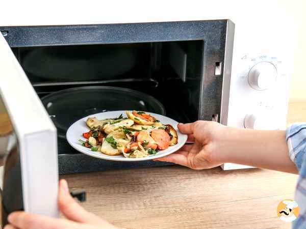 Ces aliments qu'il faut éviter de réchauffer au micro-ondes!