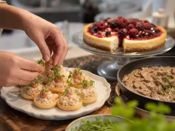 Menu sans gluten, 20 septembre : bouchées crabe et crevettes, boeuf stroganoff et cheesecake fruité