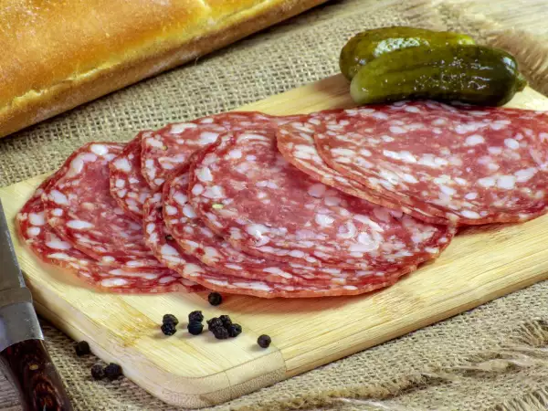 Vous avez ce saucisson Monique Ranou chez vous ? Cinq lots ne doivent pas être consommés
