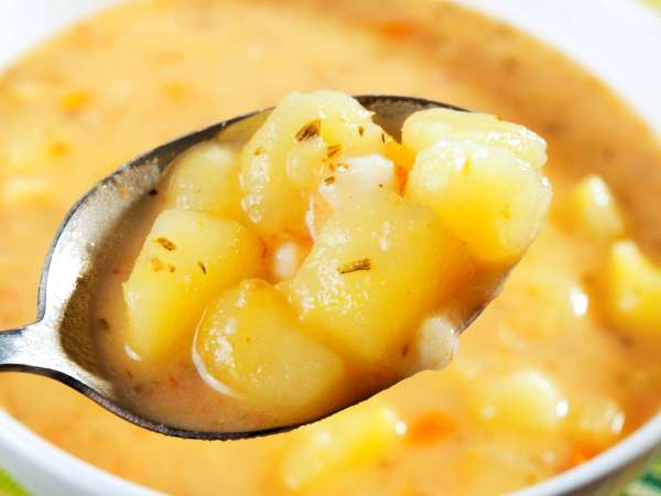 Sauver un plat trop salé sans le jeter : l'astuce de la pomme de terre fonctionne-t-elle vraiment ?