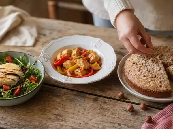Menu du jour, 30 octobre : salade au fromage de chèvre, poulet basquaise express et gâteau aux noisettes