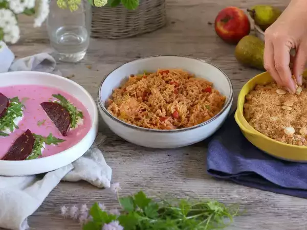 Menu du jour, 18 octobre : ravioles de betterave, nasi goreng et crumble pommes poires
