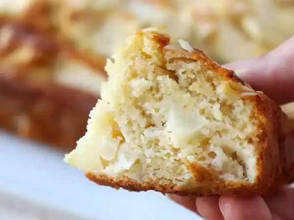 Pourquoi ce gâteau aux poires reste si moelleux ? Le détail aux amandes qui change tout