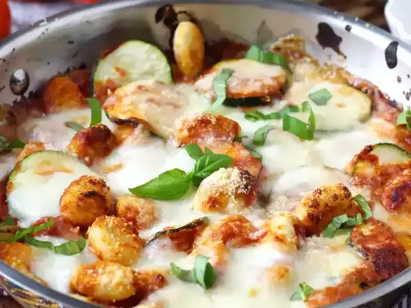 Pas le temps de cuisiner ? Ce gratin de gnocchi ultra fondant est prêt en moins de 30 minutes
