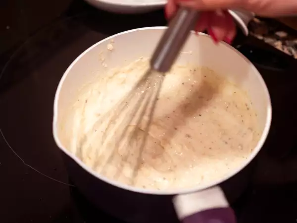 Béchamel trop liquide : comment la rattraper sans faire de grumeaux