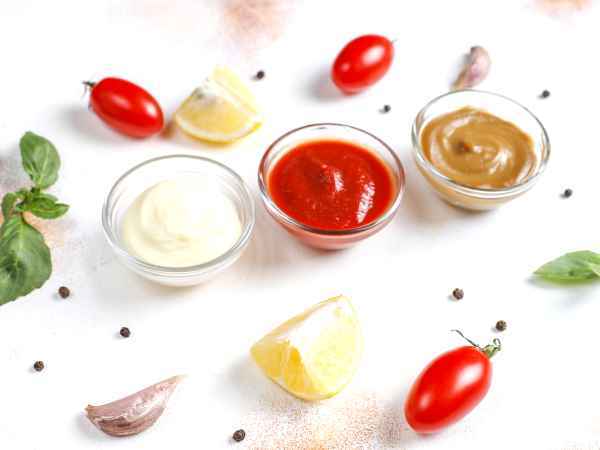Ces sauces et condiments à toujours avoir dans son frigo
