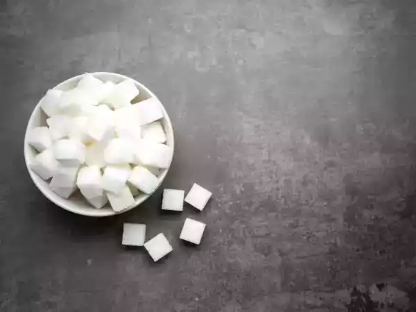 Alternatives au sucre blanc : quelles options choisir pour une alimentation plus saine