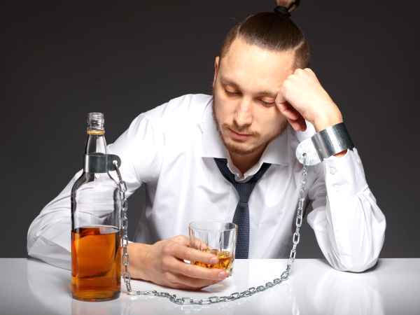 Ces signes pourraient révéler un problème d'alcoolisme : apprenez à les identifier