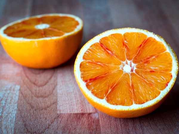 Voici pourquoi vous devriez conserver vos pelures d'oranges plutôt que de les jeter !