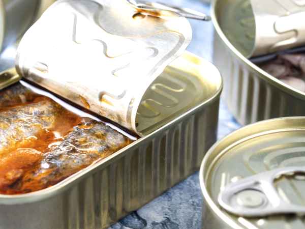 Pourquoi ne jamais conserver de boîtes de conserve ouvertes dans le réfrigérateur ?