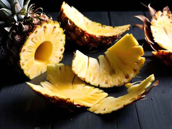 Ne la jetez pas ! La peau d'ananas renferme un précieux secret !