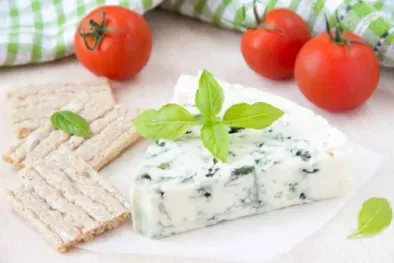 Les fromages bleus: Roquefort, Gorgonzola, Bleu d'Auvergne