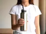 Dossiers: Buvez plus d’eau sans y penser : la paille qui change tout !