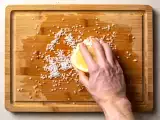 Dossiers: L'astuce 100 % naturelle pour rendre votre planche à découper en bois comme neuve