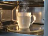 Dossiers: Pourquoi chauffer un verre d'eau au micro-ondes peut être plus dangereux que vous ne le pensez