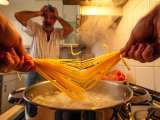 Dossiers: Ce geste que tout le monde fait avec les spaghettis agace profondément les Italiens...