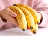 Dossiers: Vos bananes noircissent trop vite ? L’astuce simple pour ralentir leur maturation (et éviter le gaspillage)
