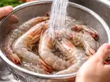 Dossiers: Faut-il vraiment laver les crevettes avant de les cuisiner ? L’erreur que beaucoup font sans le savoir