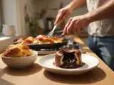 Dossiers: Menu du jour, 4 juin : une journée gourmande avec croissants apéritifs, poulet mariné et fondant au chocolat