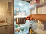 Dossiers: Pourquoi il vaut mieux laisser refroidir une casserole avec des restes avant de la placer au frigo