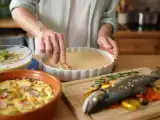 Dossiers: Menu sans gluten, 15 juin : alliant fraîcheur et gourmandise avec une soupe froide, une truite au four et un flan marbré