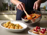 Dossiers: Menu du jour, 24 juillet : un festin méditerranéen entre calamars frits, pâtes siciliennes et tartelettes aux framboises